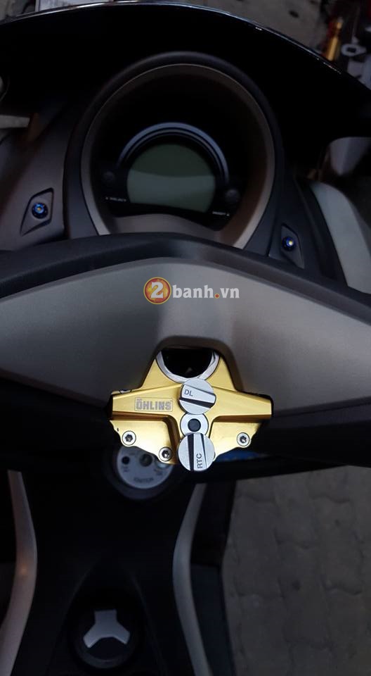 Yamaha NMax do nhe cung dan do choi day hang hieu - 4