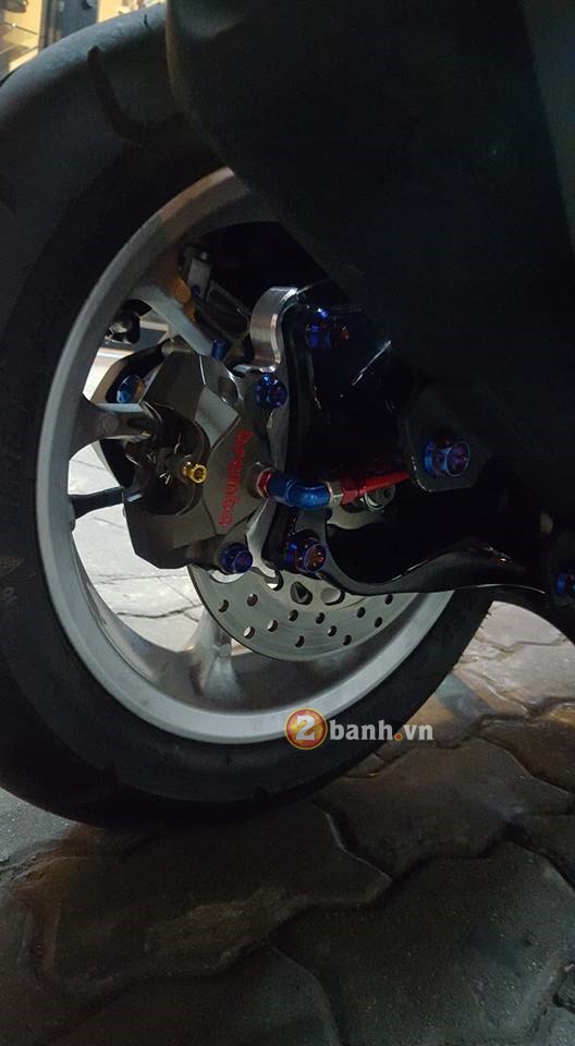 Yamaha NMax do nhe cung dan do choi day hang hieu - 6