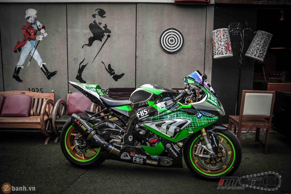 BMW HP4 day phong cach voi ban do Green Racing Performance