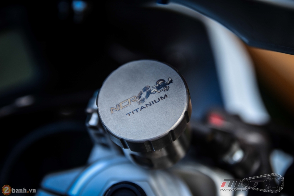 BMW HP4 day phong cach voi ban do Green Racing Performance - 7