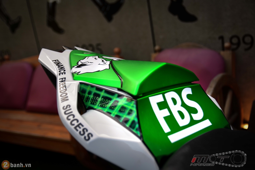 BMW HP4 day phong cach voi ban do Green Racing Performance - 15