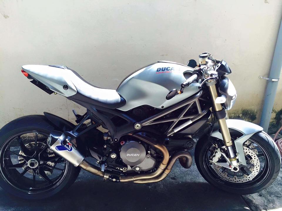 Ducati Monster 1100 nham mo manh me