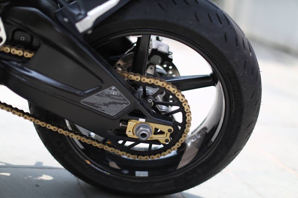 BMW S1000R chiec xe chi dung de di cafe - 5