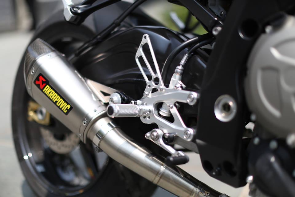 BMW S1000R chiec xe chi dung de di cafe - 12