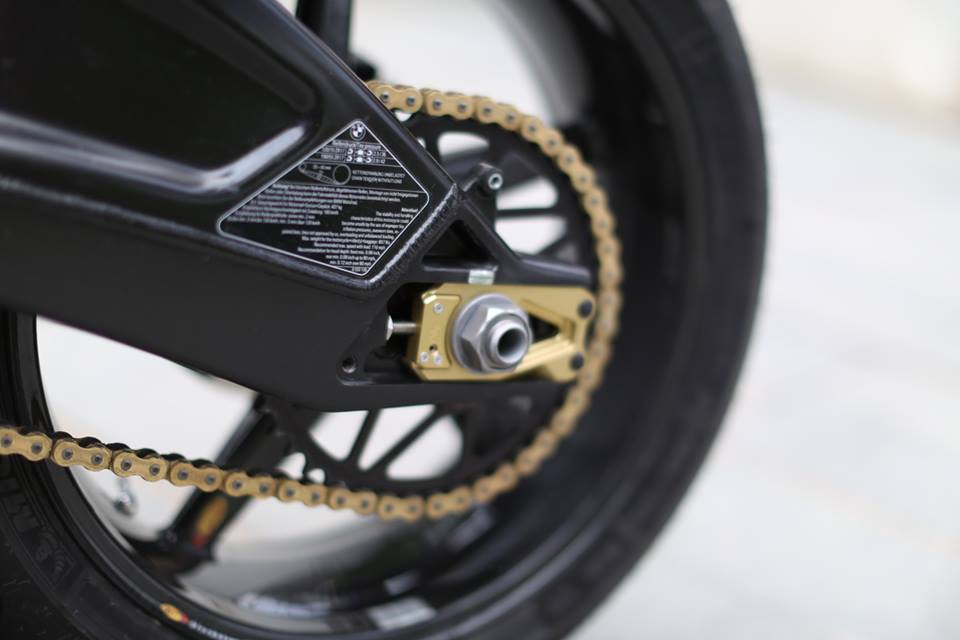 BMW S1000R chiec xe chi dung de di cafe - 15