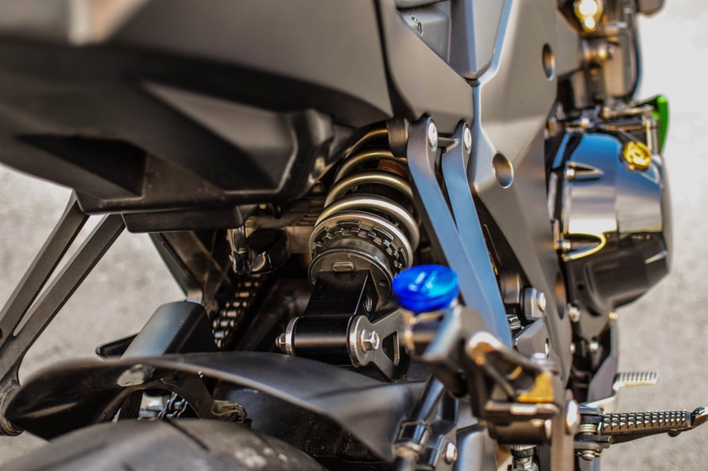 Su hap dan tu chiec Kawasaki Z1000 phien ban cu - 10