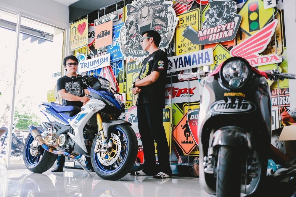 Nhung hinh anh dep Exciter 150 do dan chan Aprilia RSV4 1000R