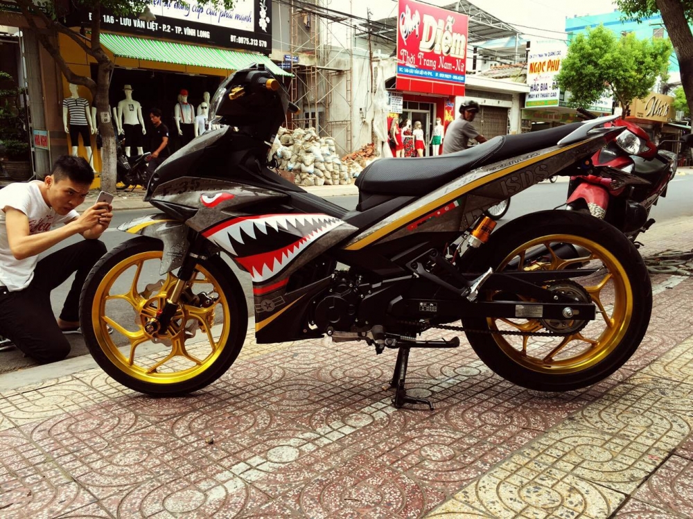 Exciter 150 cuc ngau voi dan ao Ca Map sat