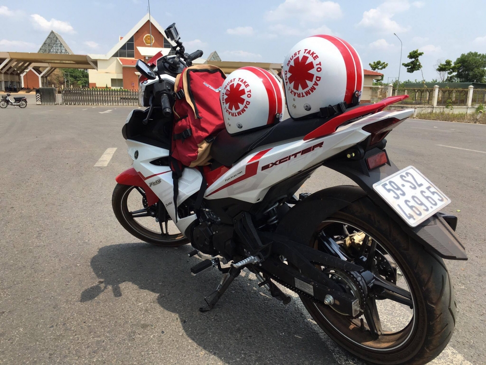 Vai hinh anh den tu biker chay Exciter 150 me Phuot - 2