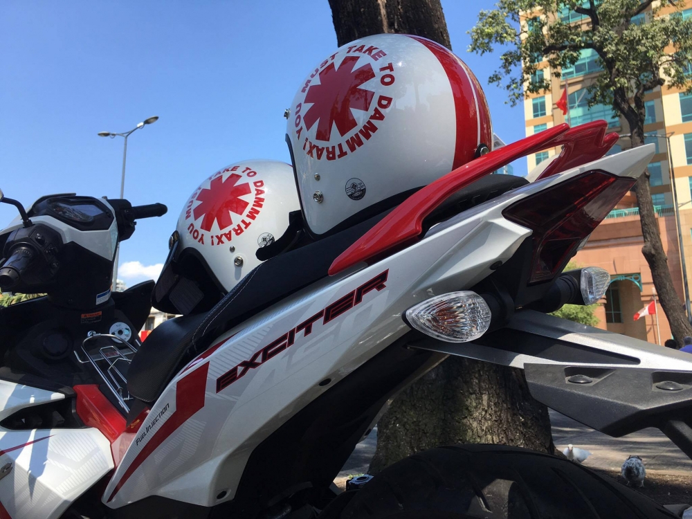 Vai hinh anh den tu biker chay Exciter 150 me Phuot - 3