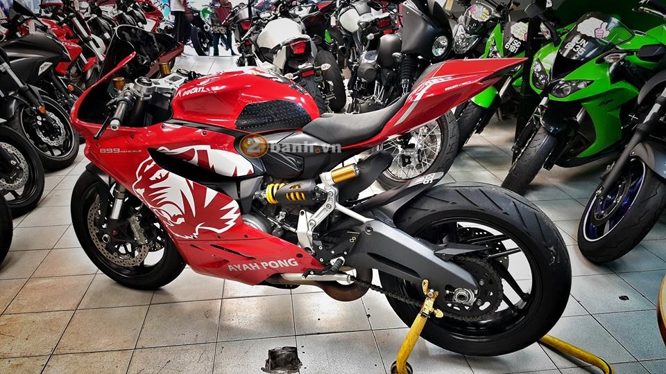Ducati 899 ho du giua bay soi