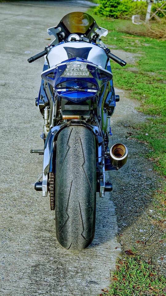 Man lot xac Ca map tren can BMW HP4 - 6