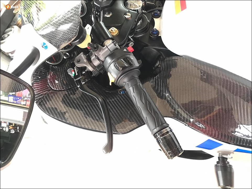 Suzuki Hayabusa do than gio hao nhoang qua cong nghe Carbon - 8