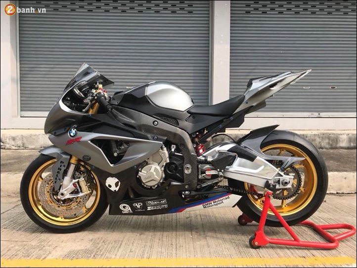 BMW S1000RR ve dep tram tinh qua tong mau xam nham