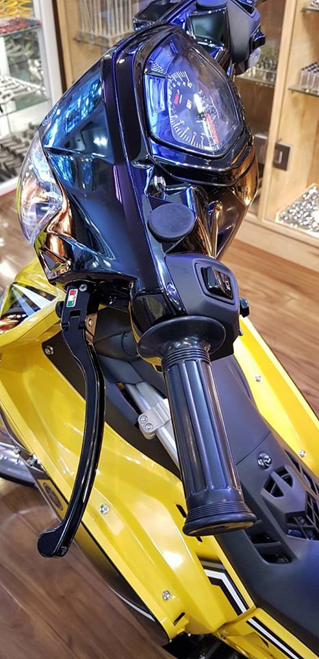 Exciter 135 do quy toc voi dan do choi den tu Chau Au - 4