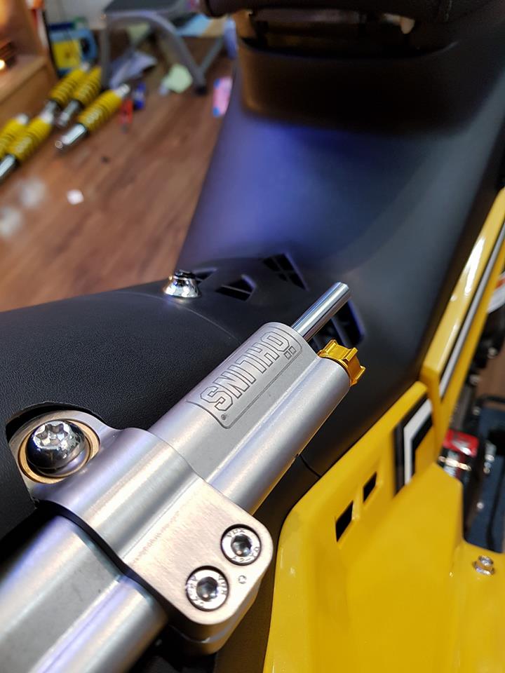 Exciter 135 do quy toc voi dan do choi den tu Chau Au - 7