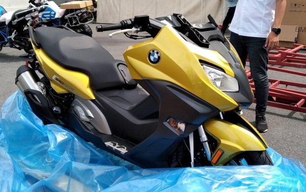 Lo dien BMW C650 2018 mau tay ga doi moi tai dat Thai