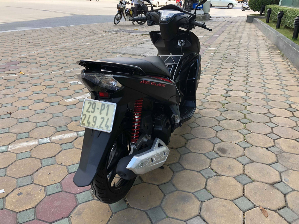 Air blade 125 Black den san 29P 24924 khoa bam remote cao cap 36 trieu cho nguoi can dung - 5