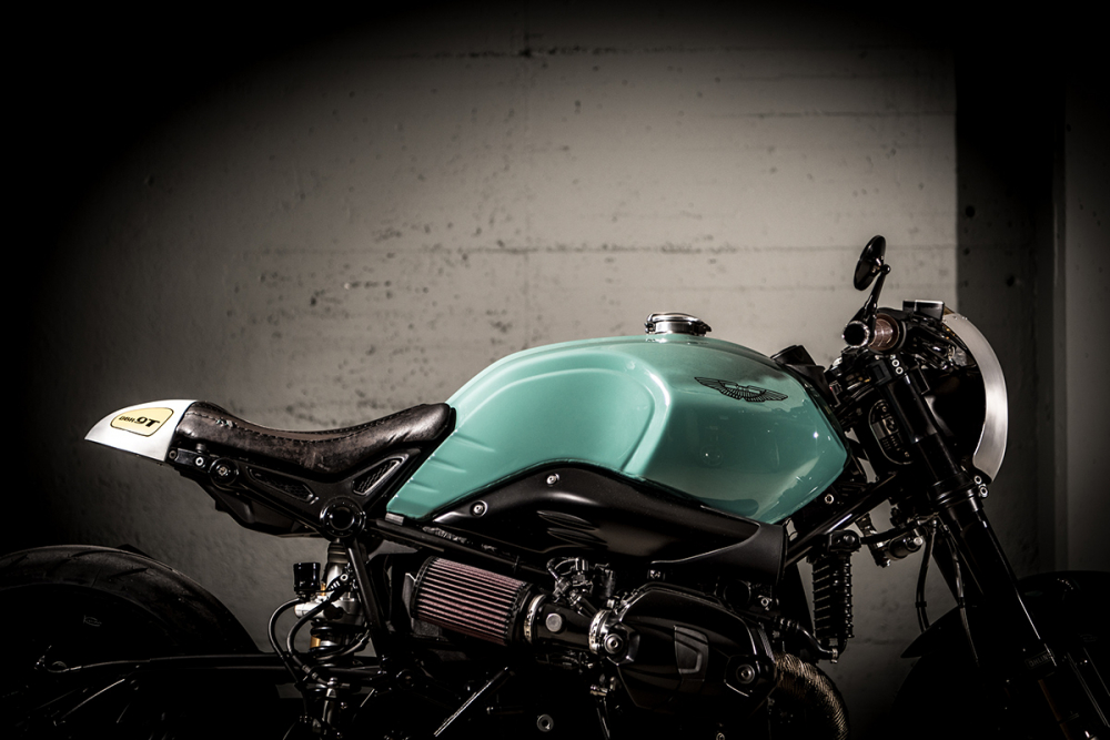 BMW RnineT ban do tao su khac biet voi tone mau DBR9 racing green - 7