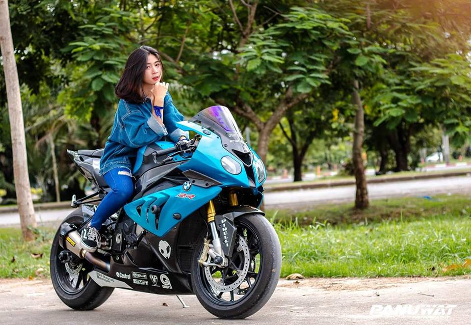 BMW S1000RR do dang nong bong voi Hot girl Thai - 2