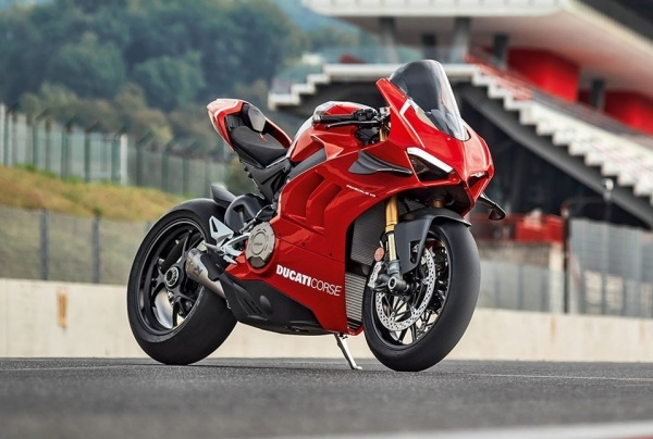 Ducati Panigale V4R trang bi ong xa danh rieng tu Akrapovic tang suc manh len 230 ma luc