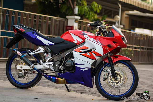 Honda LS125 Huyen thoai tai sinh trong ban do ma mi tu nuoc ban