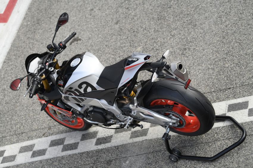 Aprilia Tuono V4 1100 Factory trang bi he thong treo dien tu co gia 670 trieu VND - 9