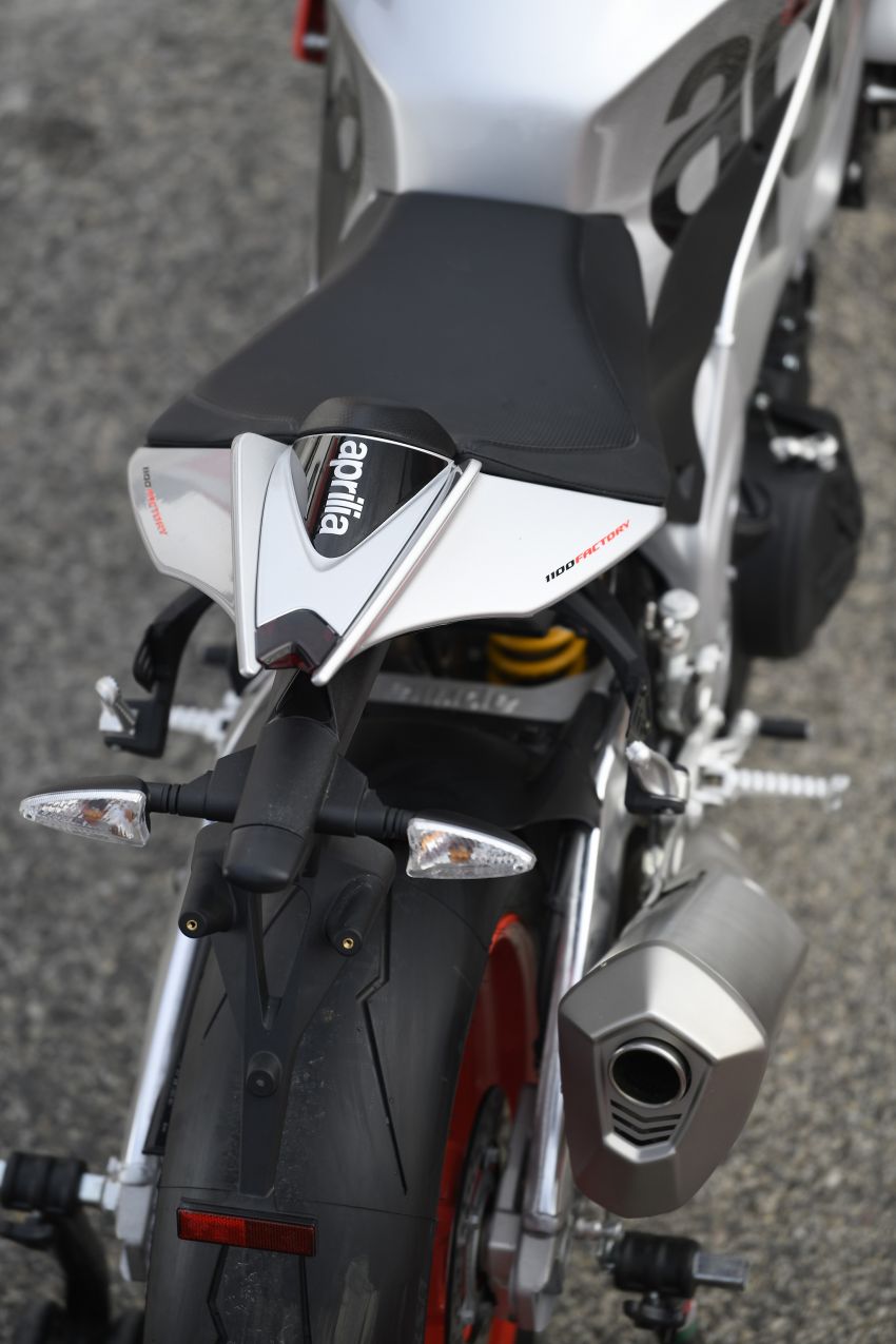 Aprilia Tuono V4 1100 Factory trang bi he thong treo dien tu co gia 670 trieu VND - 15