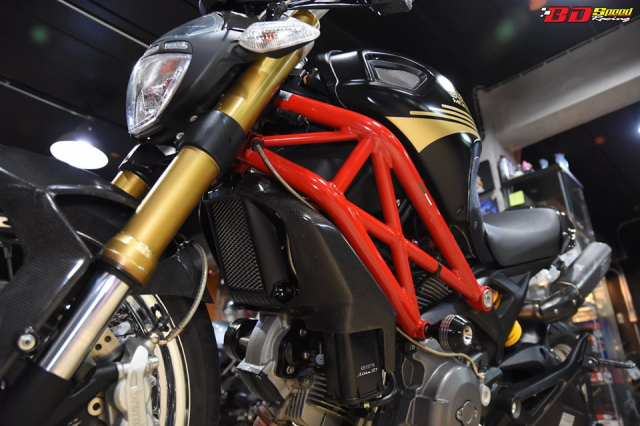 Ducati Monster 795 do dan chan banh cam doc nhat vo nhi - 4