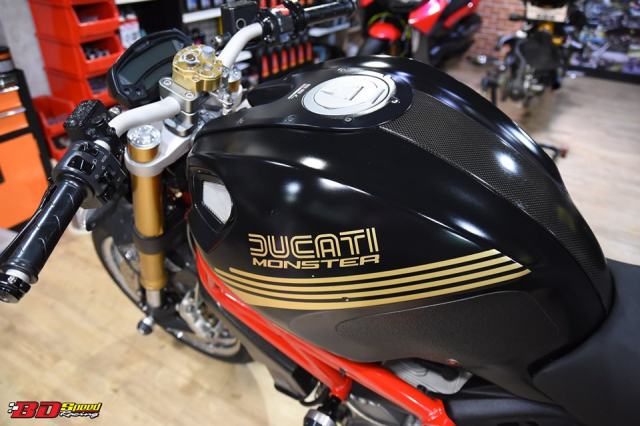 Ducati Monster 795 do dan chan banh cam doc nhat vo nhi - 6