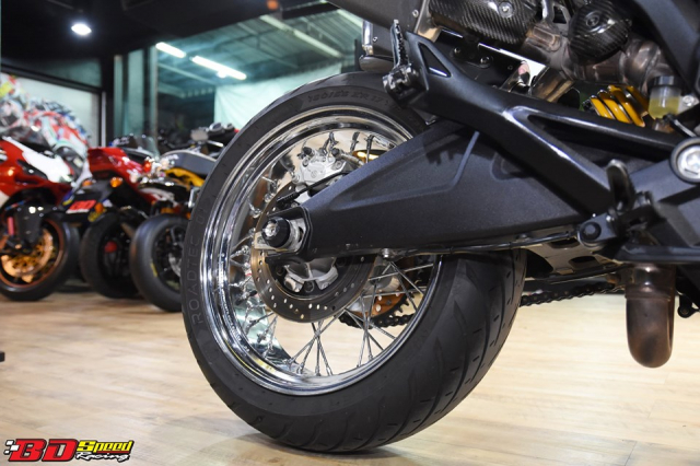 Ducati Monster 795 do dan chan banh cam doc nhat vo nhi - 8