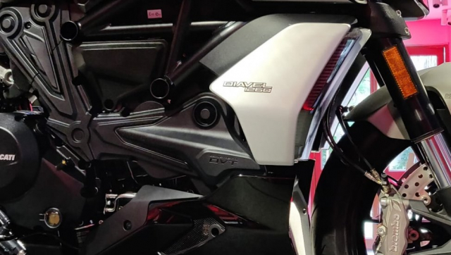 Can canh Ducati Diavel 1260 va Diavel 1260 S voi gia tu 582 trieu dong - 18