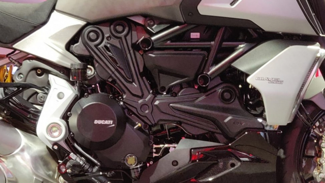 Can canh Ducati Diavel 1260 va Diavel 1260 S voi gia tu 582 trieu dong - 17