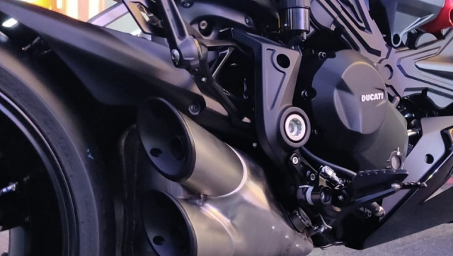 Can canh Ducati Diavel 1260 va Diavel 1260 S voi gia tu 582 trieu dong - 23