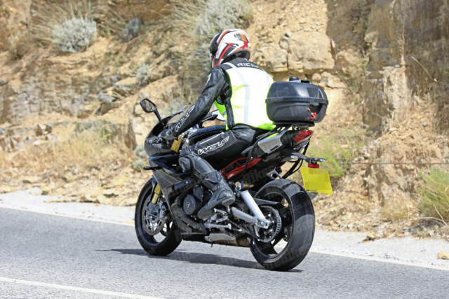 Triumph Daytona 765 2020 lo dien thu nghiem tren duong pho - 5