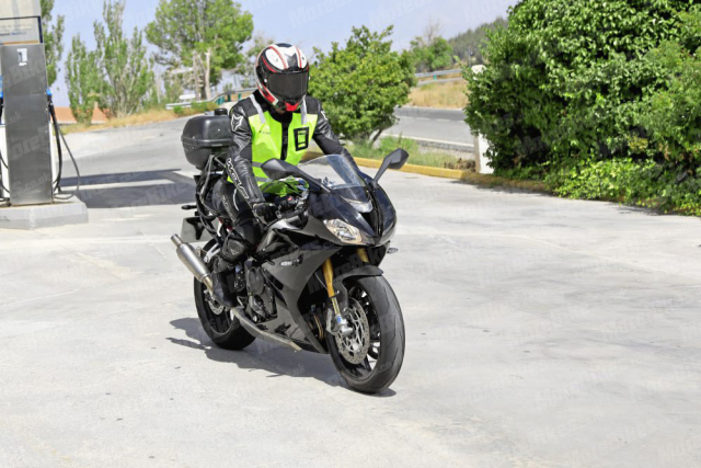 Triumph Daytona 765 2020 lo dien thu nghiem tren duong pho - 3