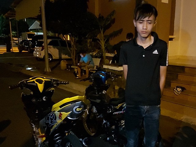 Len keo dua xe tren Facebook cac quai xe bi CSGT Vung Tau bat giu - 2