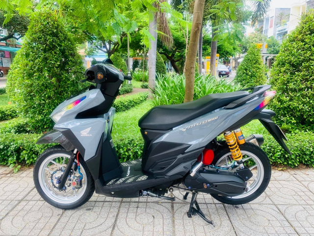 Vario 150 do day la mat voi phong cach treo cao phan ong xa