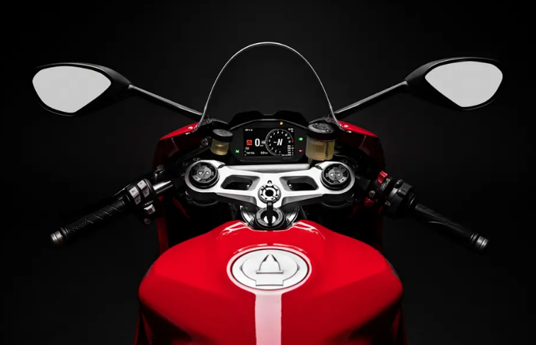 Ducati Panigale V2 lo dien danh cap giao dien cua dan anh Panigale V4 - 8