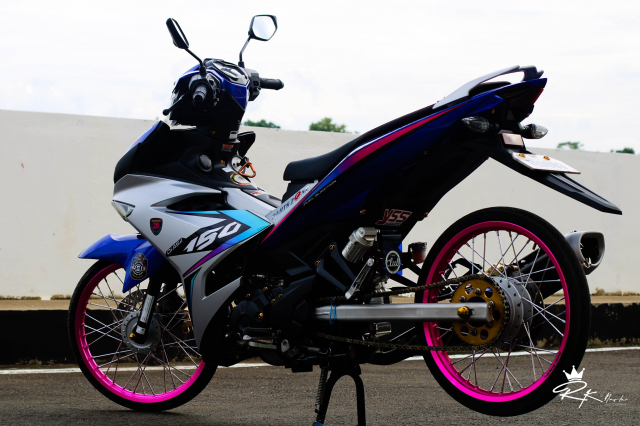 Exciter 150 do bien the voi dan chan sieu mong gay kich thich nguoi xem - 6
