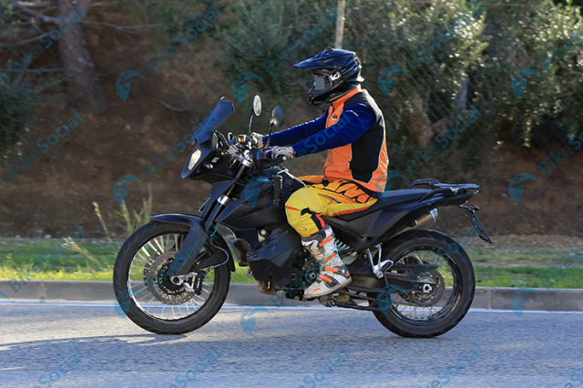KTM dang chuan bi phat trien 5 mau xe 2 xilanh 490cc hoan toan moi - 3