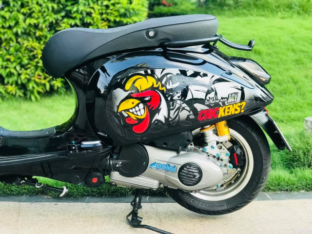 Vespa Sprint do cuc chat va lung linh cua chang hoa si tai ba