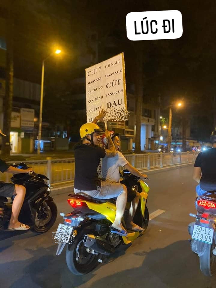 Di bao an mung chien thang doi tuyen VN vi sao 2 thanh nien di Vario bi nhan bien ban - 2