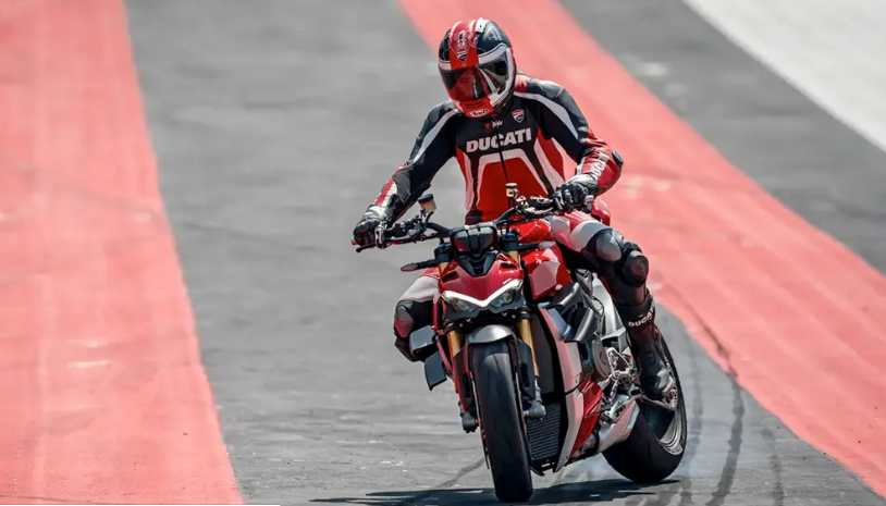 Ducati StreetFighter V2 duoc CEO Ducati xac nhan ra mat trong thoi gian toi - 3