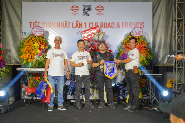 Soi dong cung buoi tiec sinh nhat lan 01 CLB Mo to Road Friends - 10