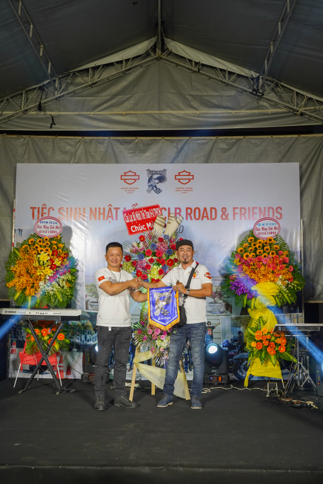 Soi dong cung buoi tiec sinh nhat lan 01 CLB Mo to Road Friends - 9
