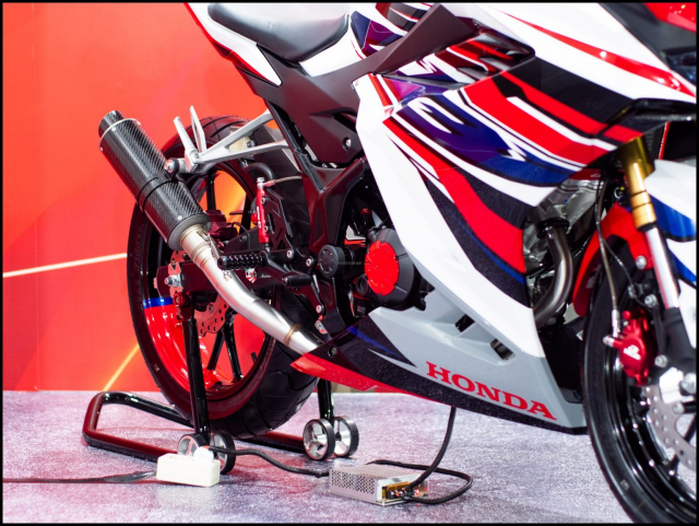 Can canh hai chiec CBR150R 2021 do chinh hang tu Honda - 16