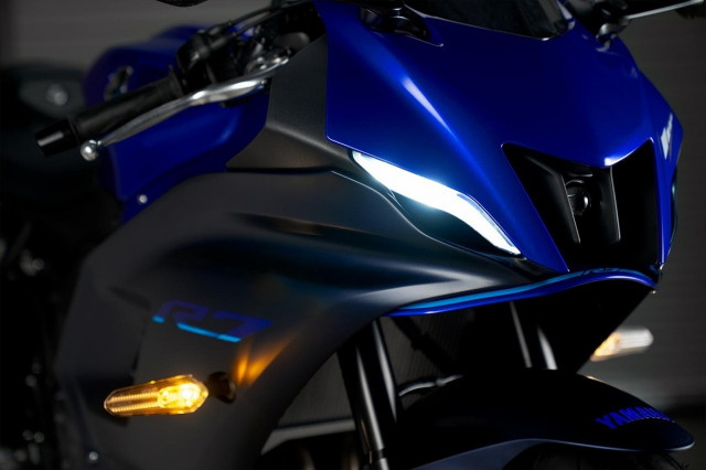 Bi an ve lo thong gio phia truoc cua Yamaha R7 da duoc he lo