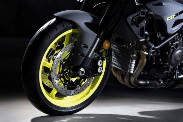 Suzuki GSXS1000 2021 va Yamaha MT10 tren ban can thong so - 7