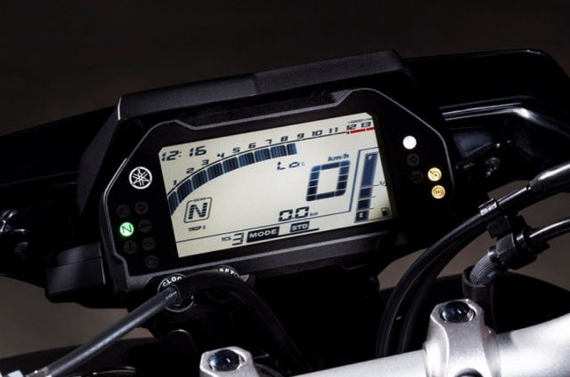 Suzuki GSXS1000 2021 va Yamaha MT10 tren ban can thong so - 12